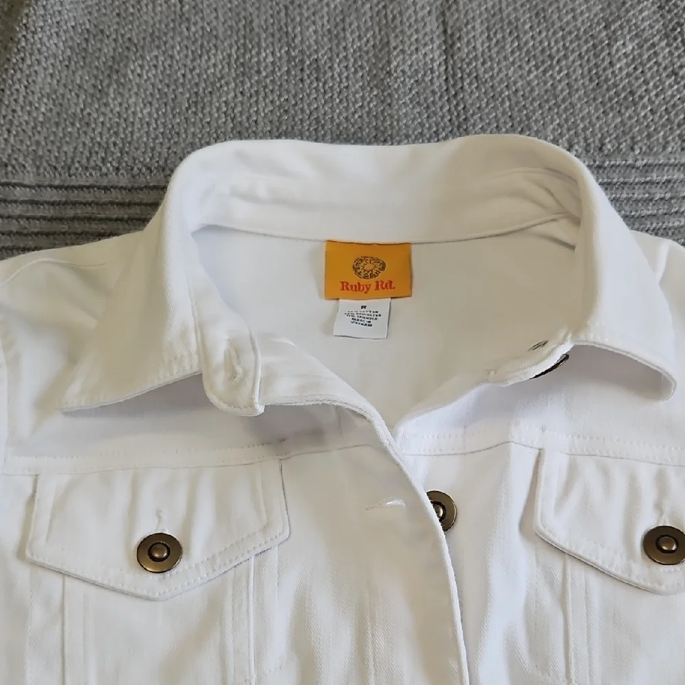 Ruby Rd. White Button-Up Shirt - Picture 1 of 4